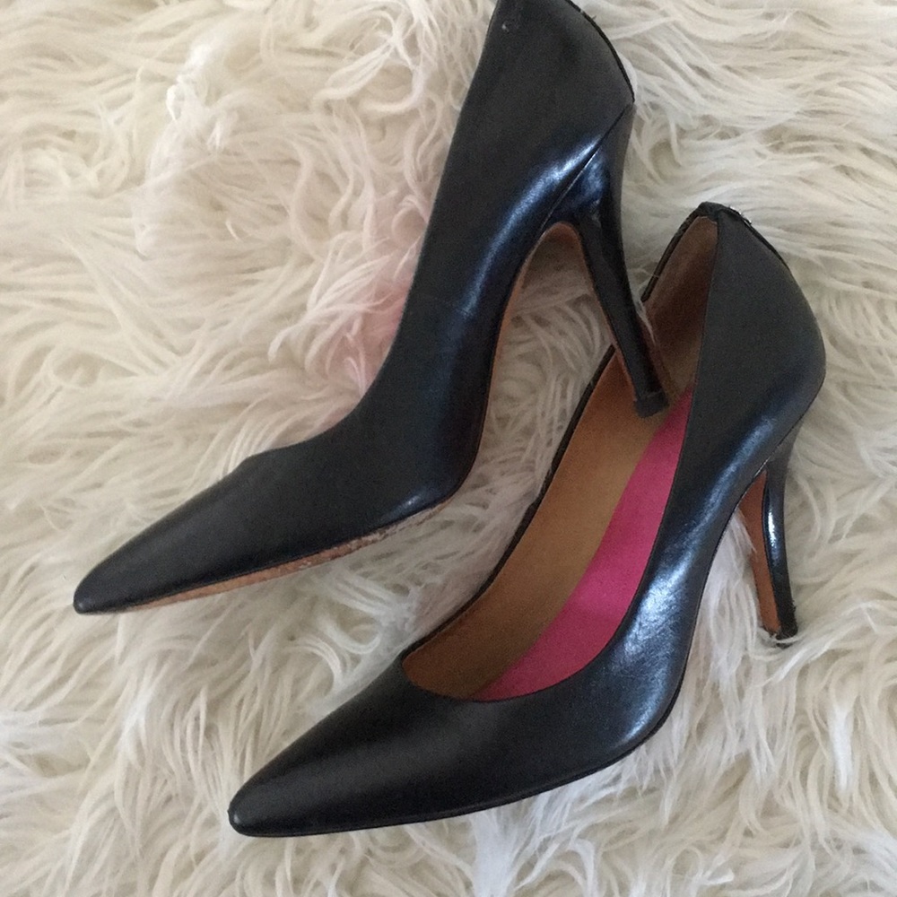 Coach Black Pumps Size 6 Used - Picture 3 of 4
